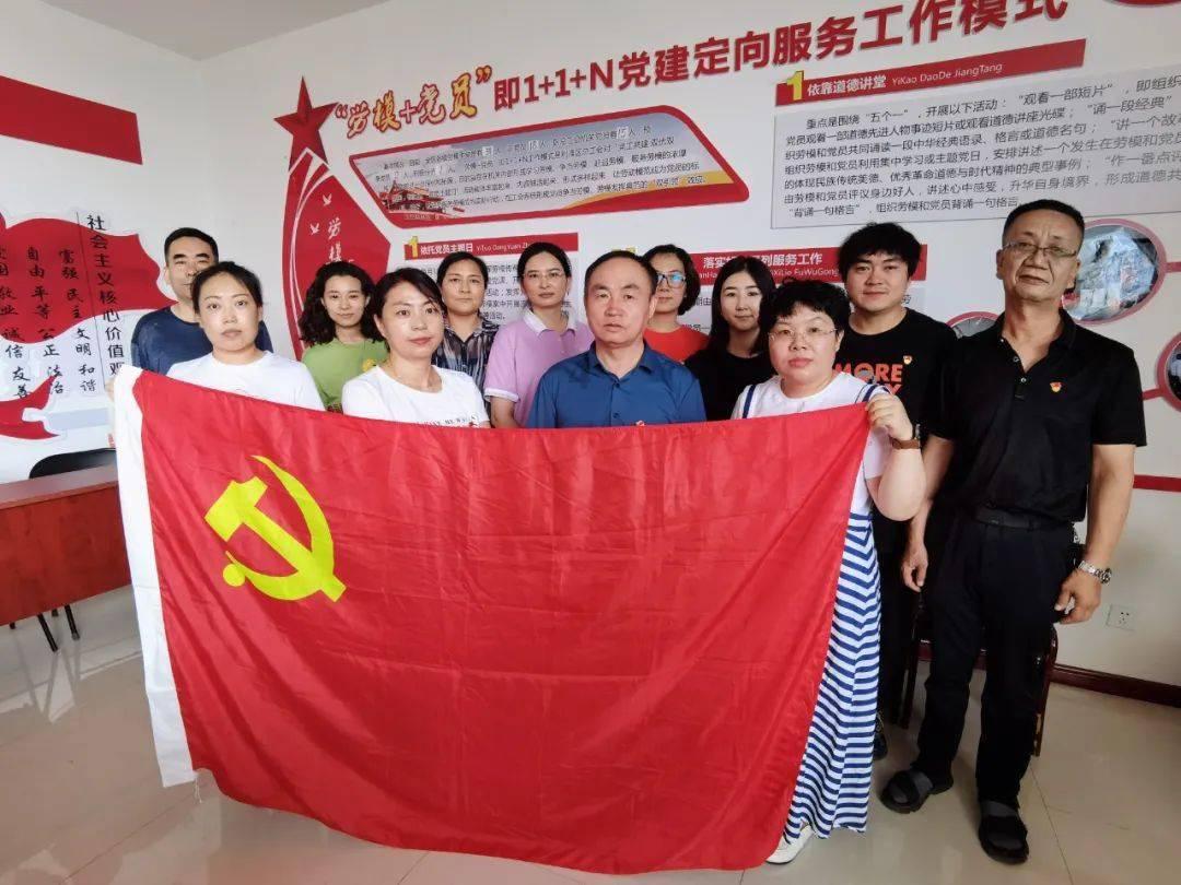 救援活泼小男孩
